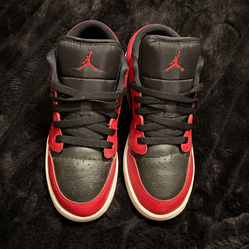 Jordan YOUTH Black and Red Sneakers